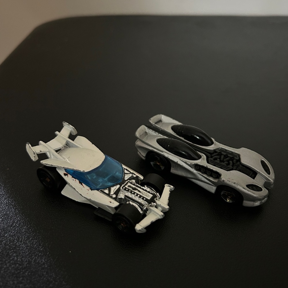 Assorted Die-Cast Toy Cars Set - Picture 5 of 9